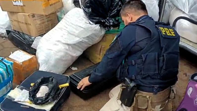 Mala velha lacrada chamou atenção de policial que achou ossada humana em ônibus