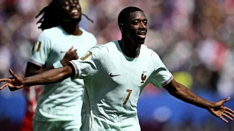 Ousmane Dembélé comemora o terceiro gol da França em partida contra a Noruega na Copa
