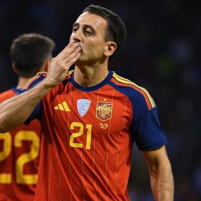 Espanha vence Peru em noite de gols rápidos e erro de goleiro