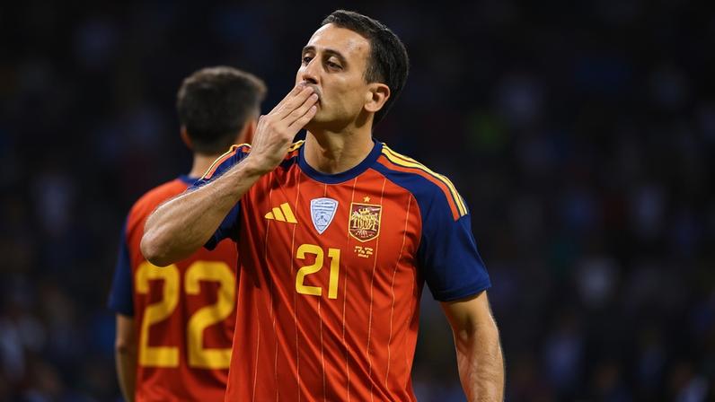 Oyarzabal, da Espanha, comemora gol em amistoso contra o Peru