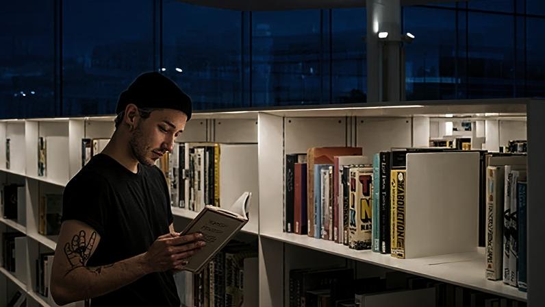 Mais que livros: aluguel de máquina de costura na biblioteca impulsiona democracia