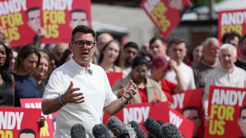 Quem é Andy Burnham, o possível próximo primeiro-ministro?