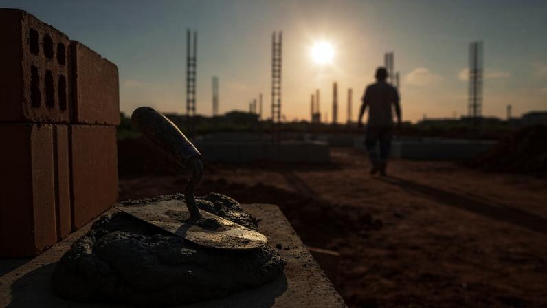 Padre Bernardo assina contrato de R$ 3,1 milhões para construir 25 casas populares