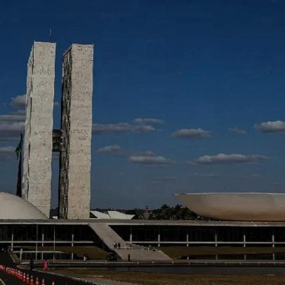PEC 6×1 fica em compasso de espera no Senado