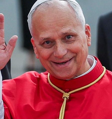Papa Leão 14 no Aeroporto Internacional Adolfo Suarez Madrid-Barajas, para iniciar sua viagem apostólica, em Madri, Espanha