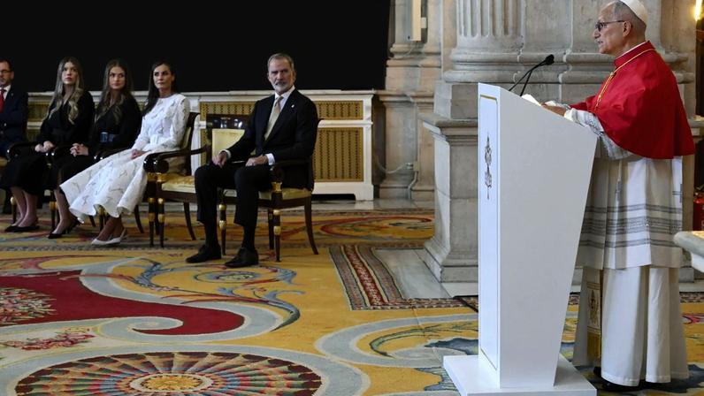 Diante do rei Felipe VI e da rainha Letícia, Leão XIV faz discurso a autoridades, diplomatas e representantes da sociedade civil no primeiro dia de sua visita à Espanha. (Foto: Vatican Media handout/EFE/EPA)