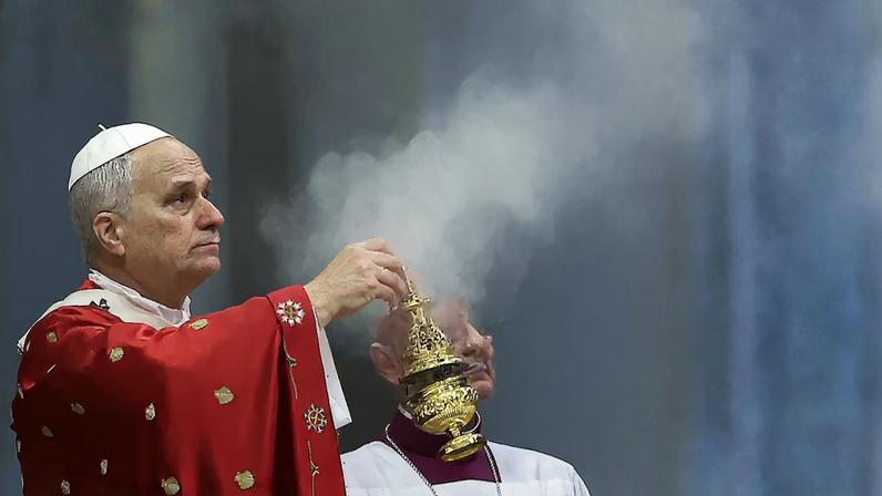 O papa Leão XIV celebra missa de Pentecostes na Basílica de São Pedro (Foto: Angelo Carconi/EFE/EPA)