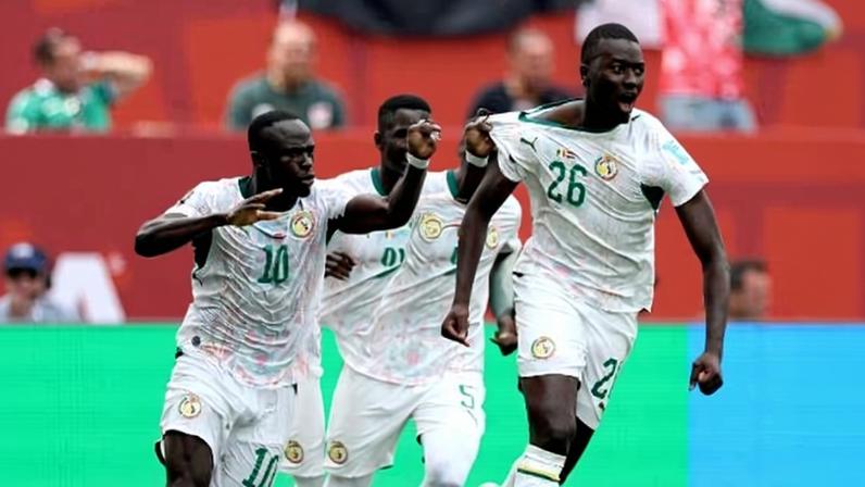 Pape Gueye, de Senegal, comemora contra o Iraque na Copa do Mundo
