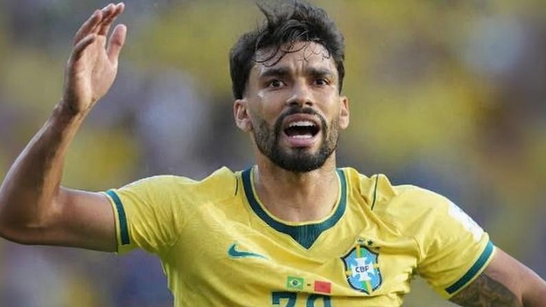 Paquetá em ação durante Brasil x Marrocos, jogo da Copa do Mundo