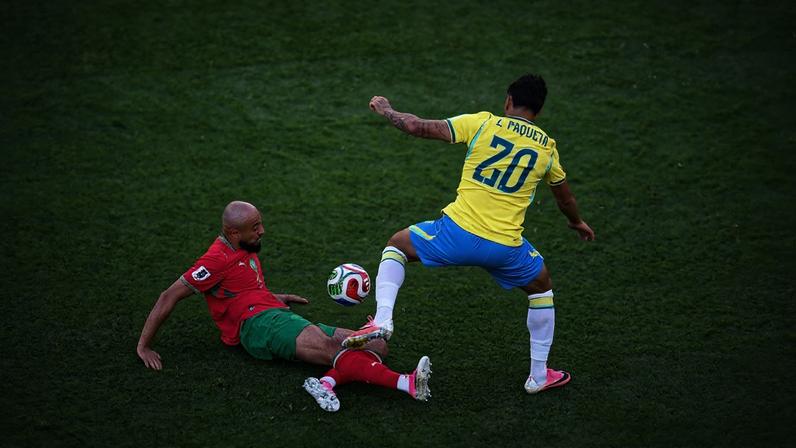 Quase virada: Paquetá finaliza com voleio e goleiro de Marrocos defende