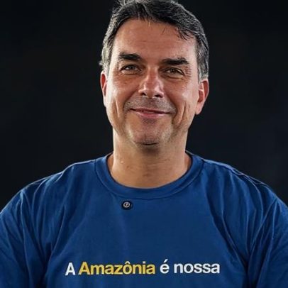 Flávio orienta apoiadores a vestir a camisa de Bolsonaro na Copa
