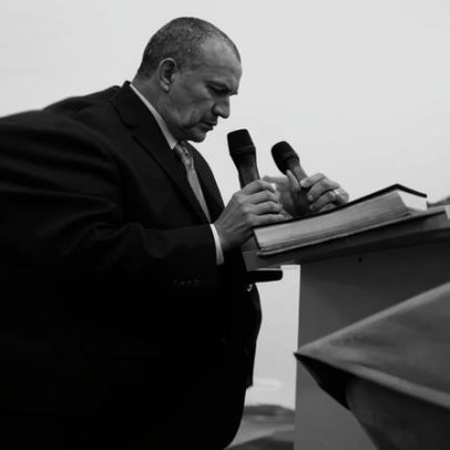 Motociclista furou semáforo antes de matar pastor no DF, diz PM
