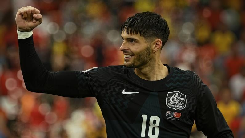 Patrick Beach, goleiro da Austrália, comemora vitória sobre a Turquia na estreia da Copa do Mundo
