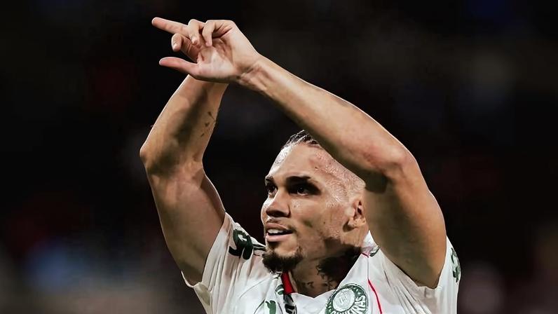 Paulinho, do Palmeiras, após marcar o terceiro gol sobre o Flamengo, pelo Brasileirão
