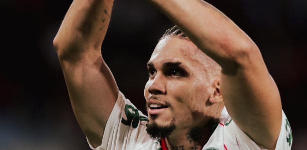 Paulinho, do Palmeiras, comemora seu gol contra o Flamengo pelo Campeonato Brasileiro