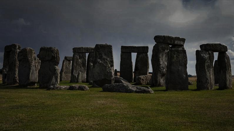 Stonehenge, localizada na Inglaterra, no condado de Wiltshire, na Planície de Salisbury. (Foto: Wikimedia Commons )