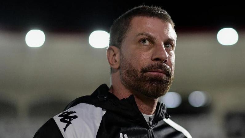 Pedrinho, presidente do Vasco, durante jogo em São Januário