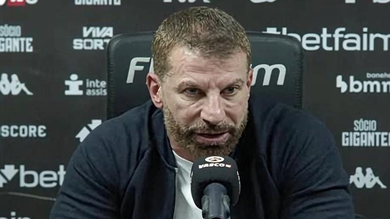 Pedrinho, presidente do Vasco, em entrevista coletiva