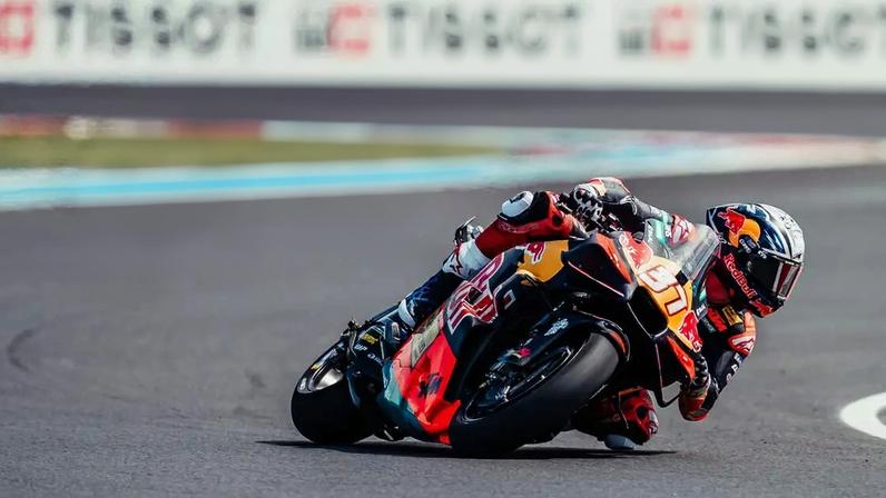 Pedro Acosta enfrentou dificuldades no GP da Tchéquia, realizado em Brno entre os dias 19 e 21 de junho. O piloto da KTM não pôde emplacar o mesmo bom desempenho que havia tido na etapa anterior, o GP da Hungria.