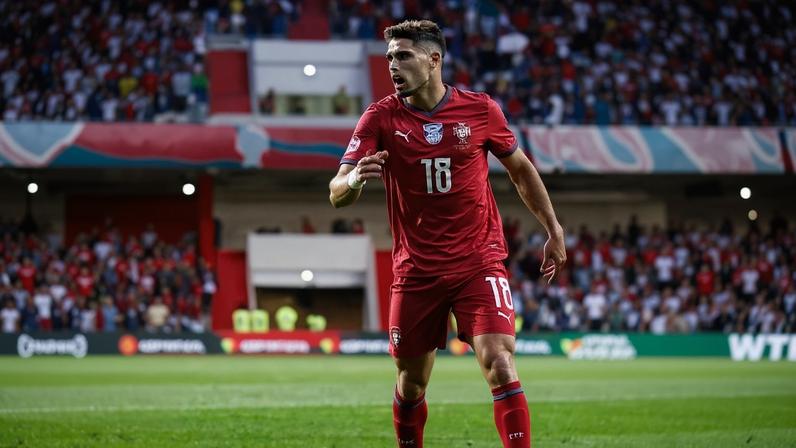 Pedro Neto comemora gol marcado em amistoso entre Portugal e Nigéria