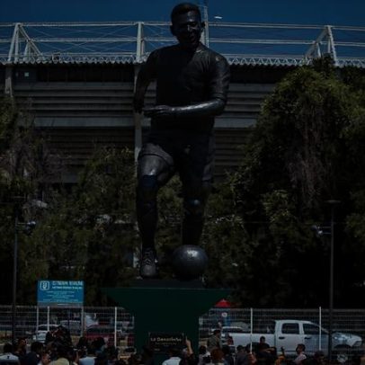 Cidade-sede da Copa no México recebe estátua gigante de Pelé