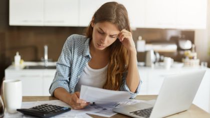Como identificar pensamentos que atrapalham sua vida financeira e mudar
