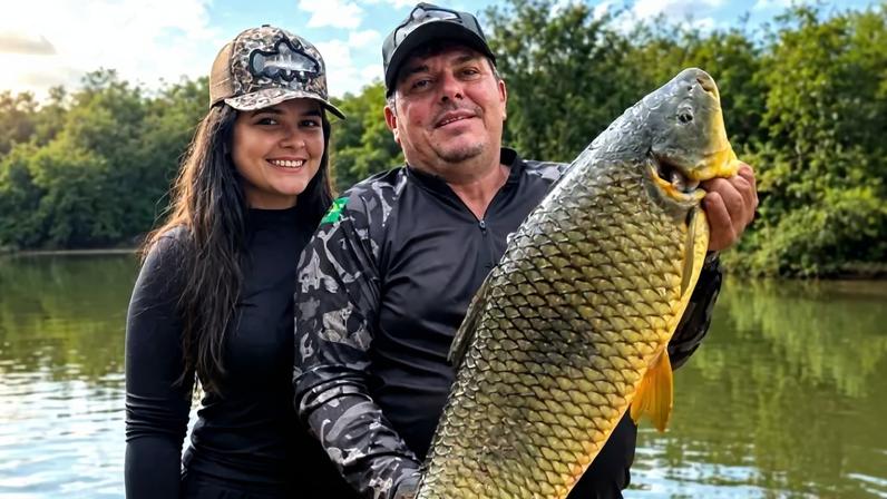 Pescadores de Maringá capturam piauçu gigante no rio do Paraná