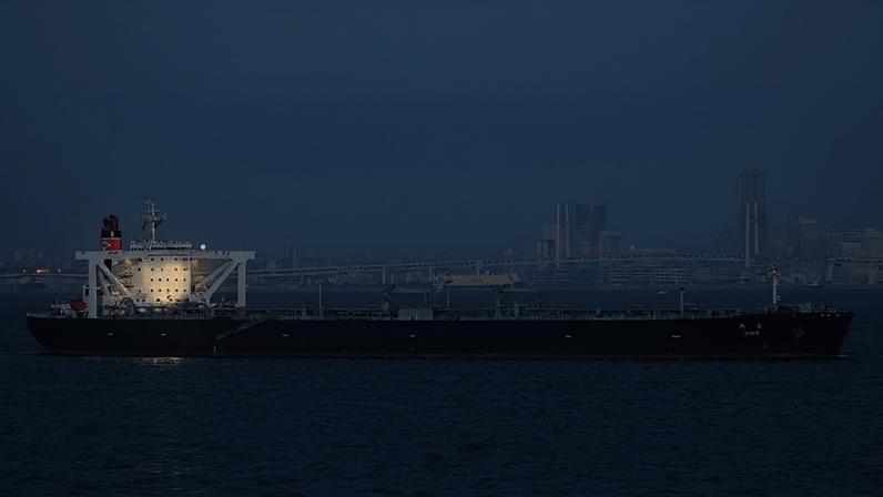 Petroleiro de bandeira panamenha Kiku, que foi atingido por míssel quando passava pelo Estreito de Hormuz