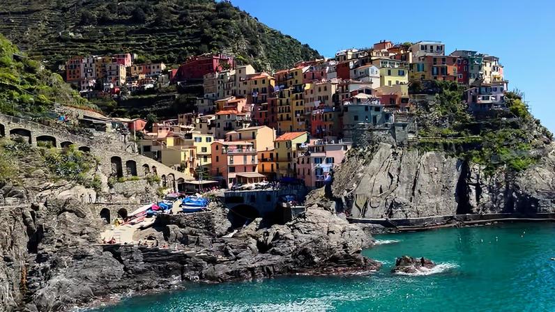 Uma das vilas de Cinque Terre, na Itália — Foto: Charl Durand/Pexels