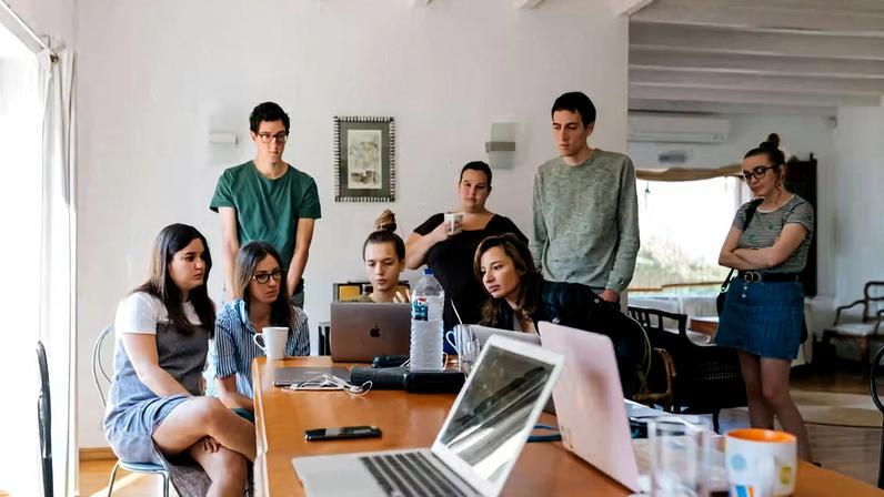 Reuniões constantes não são sinônimo de produtividade — Foto: Pexels