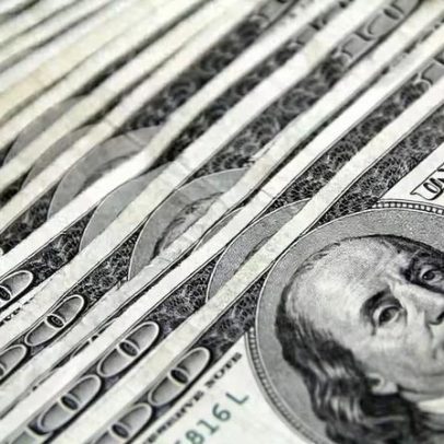 Dólar oscila nesta terça-feira em meio a movimentos de mercado