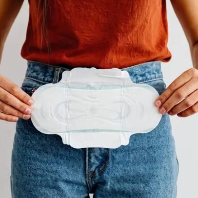 Dignidade menstrual vai além do acesso a absorventes