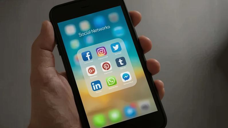 O STF deve retomar nesta semana a discussão sobre a responsabilização de big techs pelos conteúdos nas redes sociais