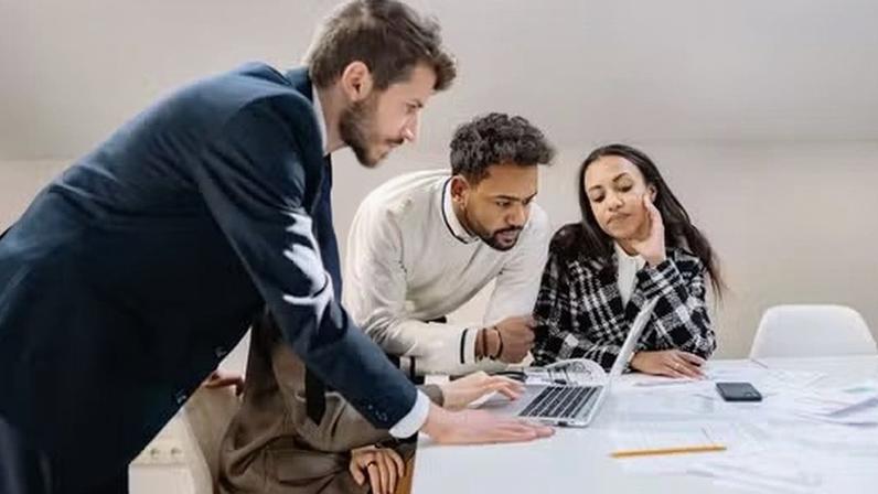 Bolsas asiáticas caem com cautela sobre Irã e realização em tecnologia