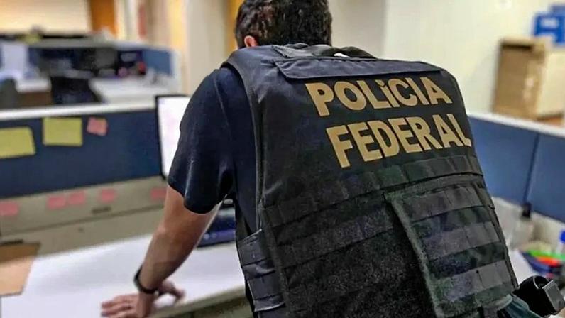 A Polícia Federal cumpriu mandados de busca e apreensão contra os investigados, que também tiveram os sigilos bancário e telemático quebrados