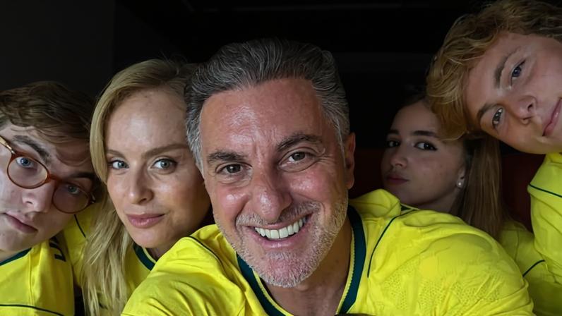 Foto colorida de Angélica e a família - Metrópoles