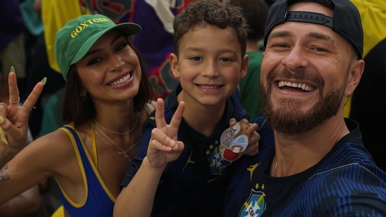 Bianca Andrade e Fred Bruno ao lado do filho, Cris