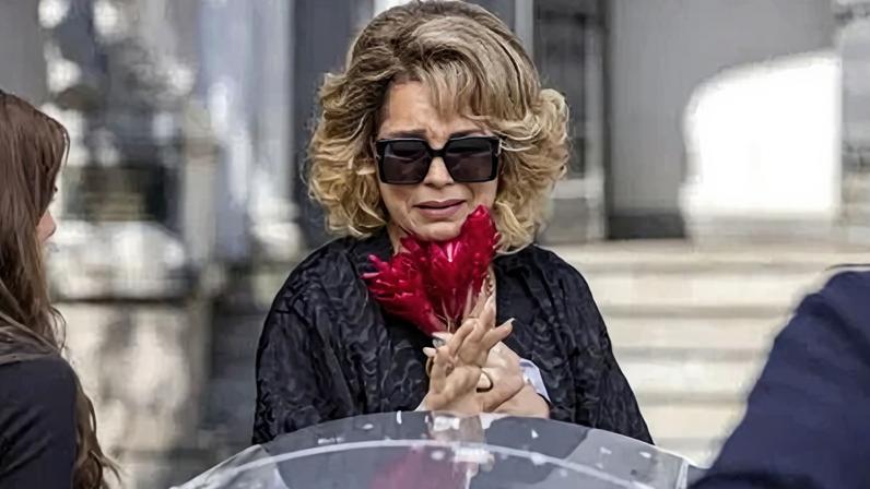 Pilar é interpretada por Isabel Teixeira em "Quem Ama Cuida"