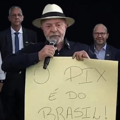 Lula defende o Pix com cartaz em telão após proposta de tarifa nos EUA