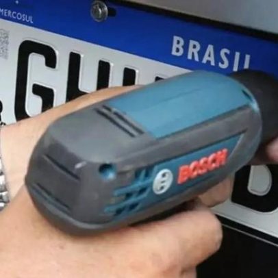 Projeto propõe fim da placa vinculada ao veículo e modelo inspirado nos EUA