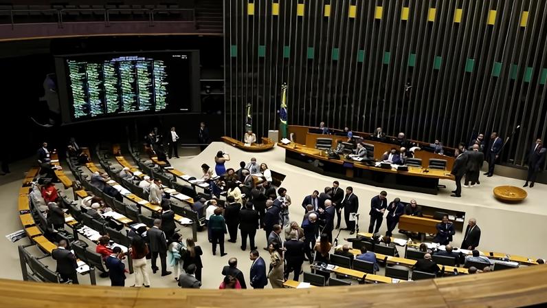 Plenário da Câmara dos Deputados durante a sessão de discussão e votação da PEC da Segurança Pública