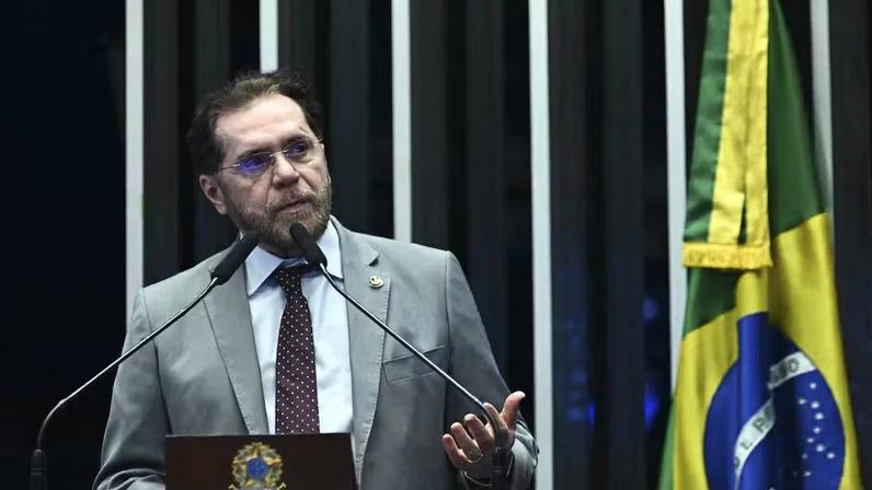 Senador Plínio Valério (PSDB-AM), relator da PEC da autonomia financeira e orçamentária do BC — Foto: Andressa Anholete/Agência Senado
