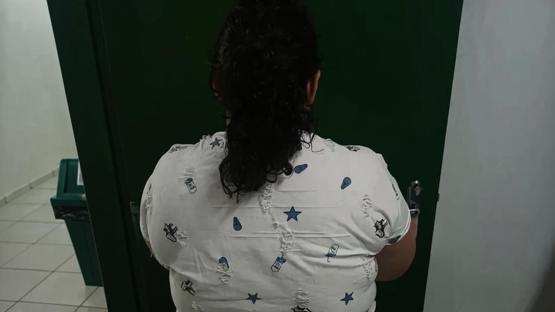 Mulher de 37 anos é presa após fingir ter 12 e ser "adotada" por família