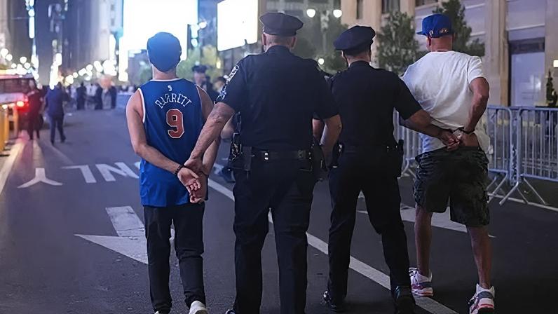 Torcedores do New York Knicks são presos após caos no jogo quatro das finais da NBA