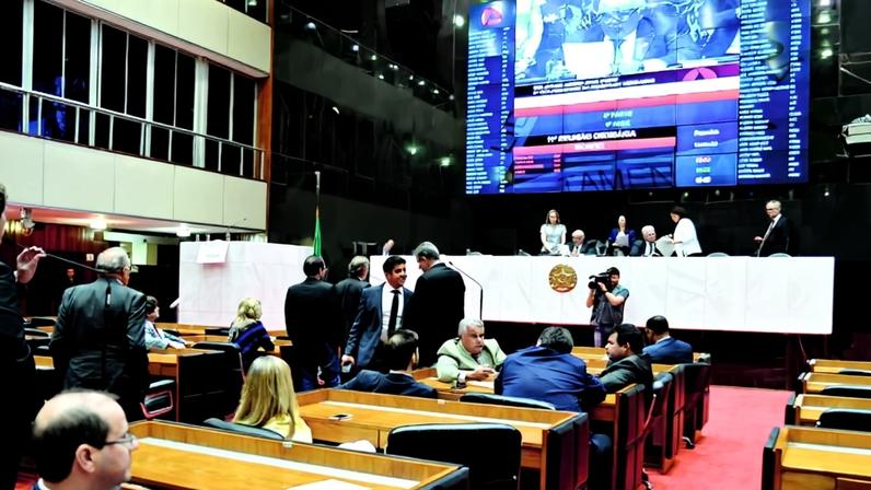 Cerca de um terço dos atuais integrantes da Assembleia Legislativa de Minas Gerais deve disputar a eleição em outra legenda