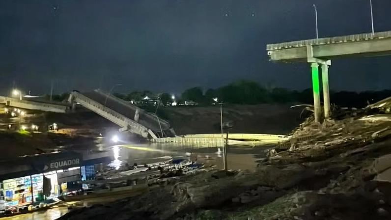 imagem de ponte que desabou no acre