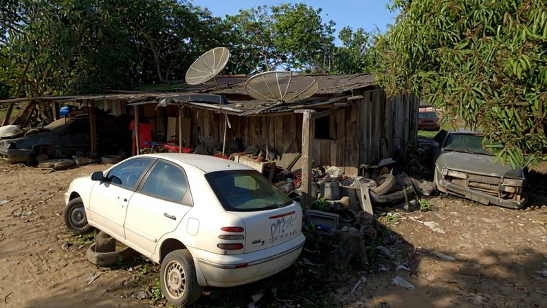 Casa no bairro Portelinha, em Camacan (BA): localidade deveria receber banheiros construídos por empreiteira da produtora de Dark Horse, mas nada foi feito