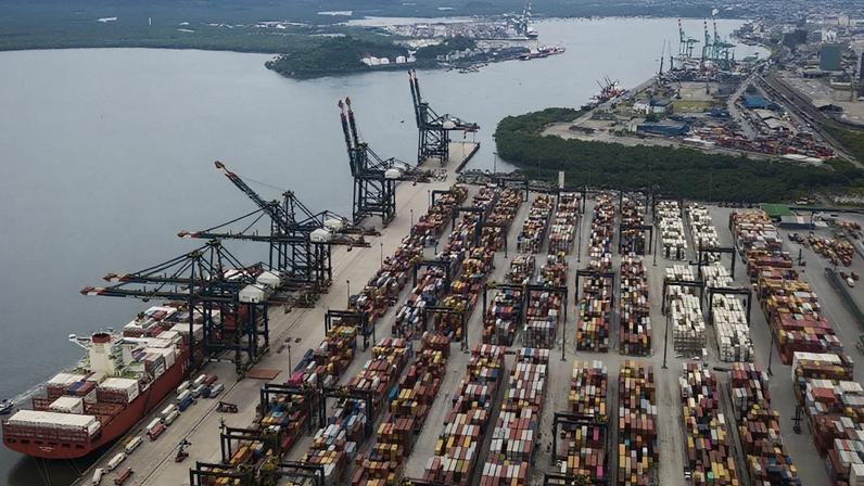O Ministério de Portos e Aeroportos estima que o Tecon 10 ampliará a capacidade do Porto de Santos em 50%