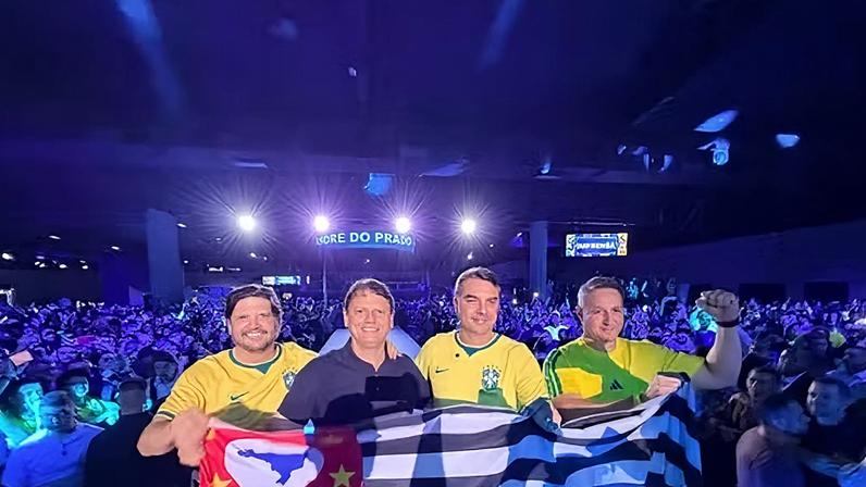 André do Prado, Tarcísio de Freitas, Flávio Bolsonaro e Guilherme Derrite no lançamento da pré-candidatura de Prado ao Senado, em Guarulhos — Foto: Reprodução/André do Prado no X