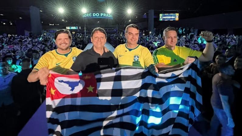 André do Prado, Tarcísio de Freitas, Flávio Bolsonaro e Guilherme Derrite no lançamento da pré-candidatura de Prado ao Senado, em Guarulhos